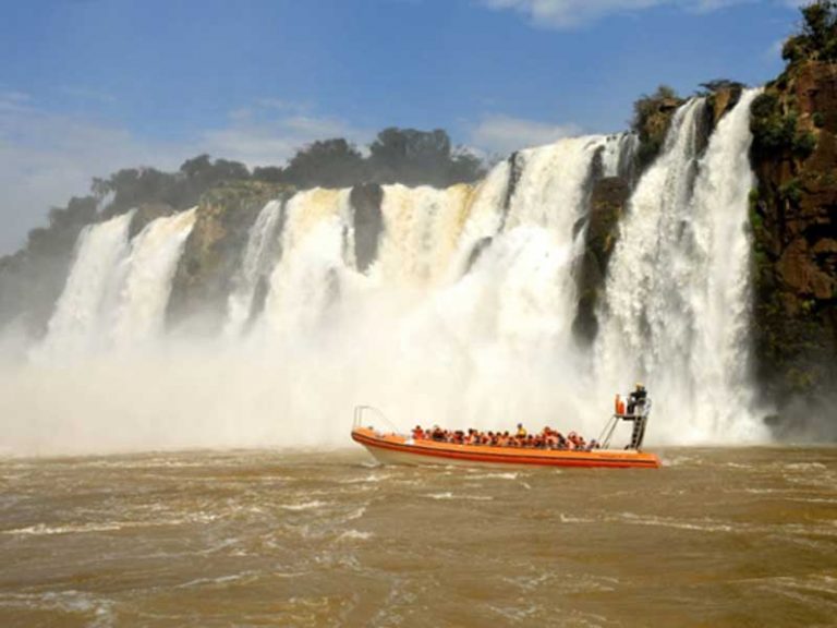 Argentina Traveler Devils Throat boat ride